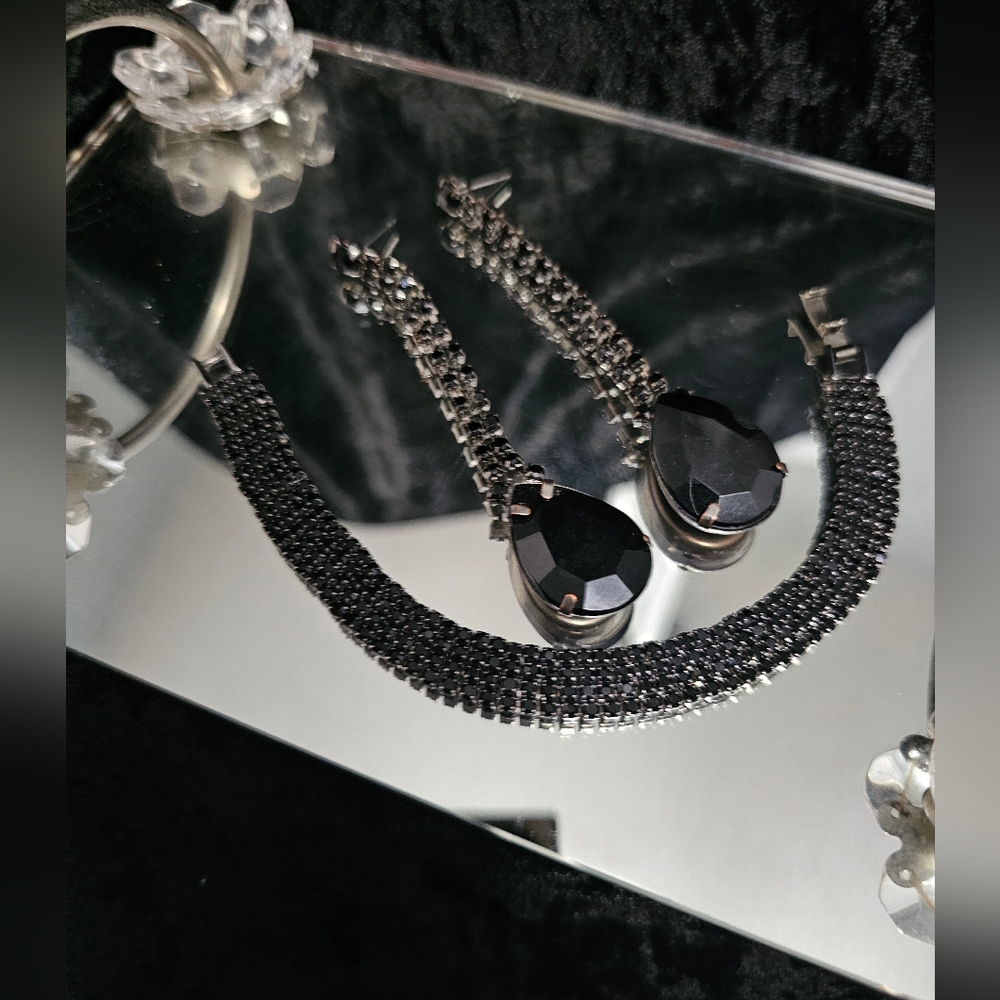 VINTAGE Earrings and Bracelet black rinestones